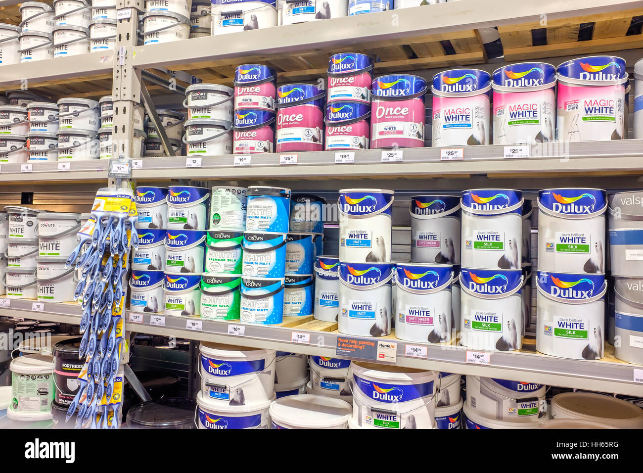 B & Q Sezione vernici Foto Stock