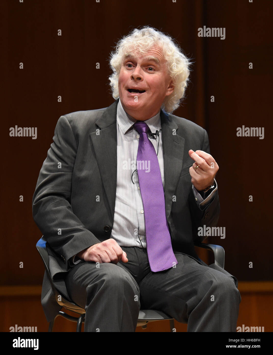 Sir Simon Rattle svela i suoi piani futuri per la London Symphony Orchestra a LSO, San Luca a Londra. Foto Stock