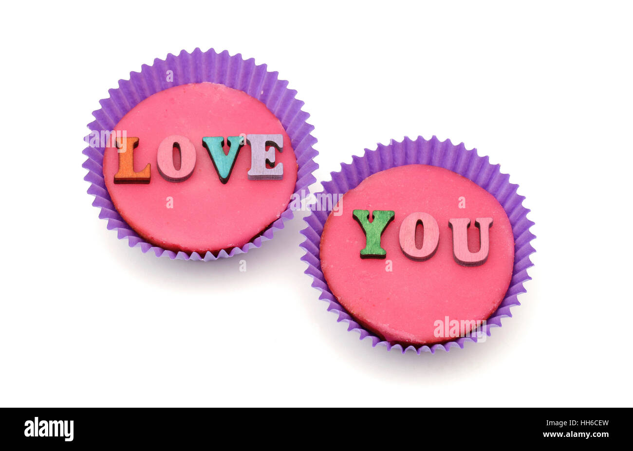 Due tortine con le parole di amore è sulla parte superiore Foto Stock