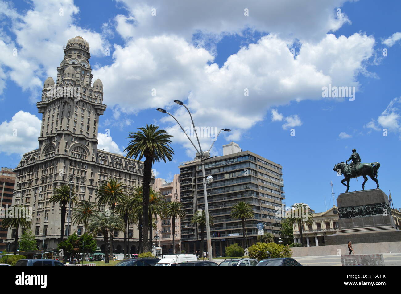 Plaza Independencia con il mausoleo di Artigas nella città di Montevideo, Uruguay. Foto Stock