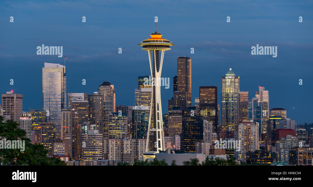 Seattle skyline della città, con lo Space Needle verniciato oro Galaxy Foto Stock