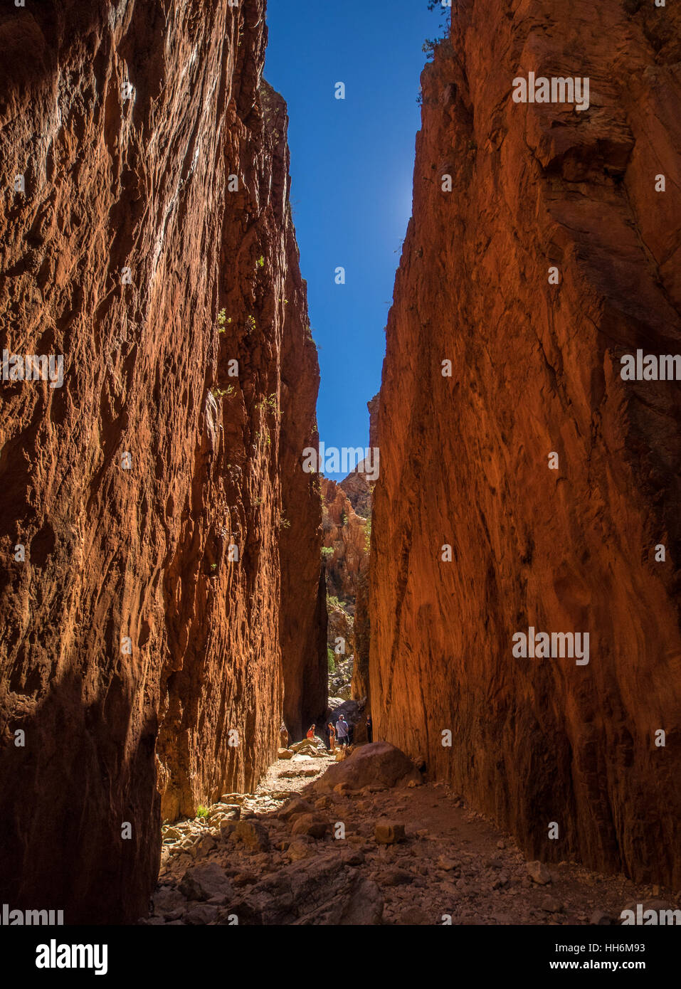 La metà della giornata in Simpson Gap, nei pressi di Alice Springs, Australia Foto Stock