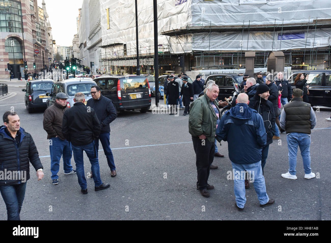 Bank di Londra, Regno Unito. Xvii gen, 2017. Black Cab Driver tappa una demo in banca ai piani di bandire le automobili e i taxi dall'area. Credito: Matteo Chattle/Alamy Live News Foto Stock