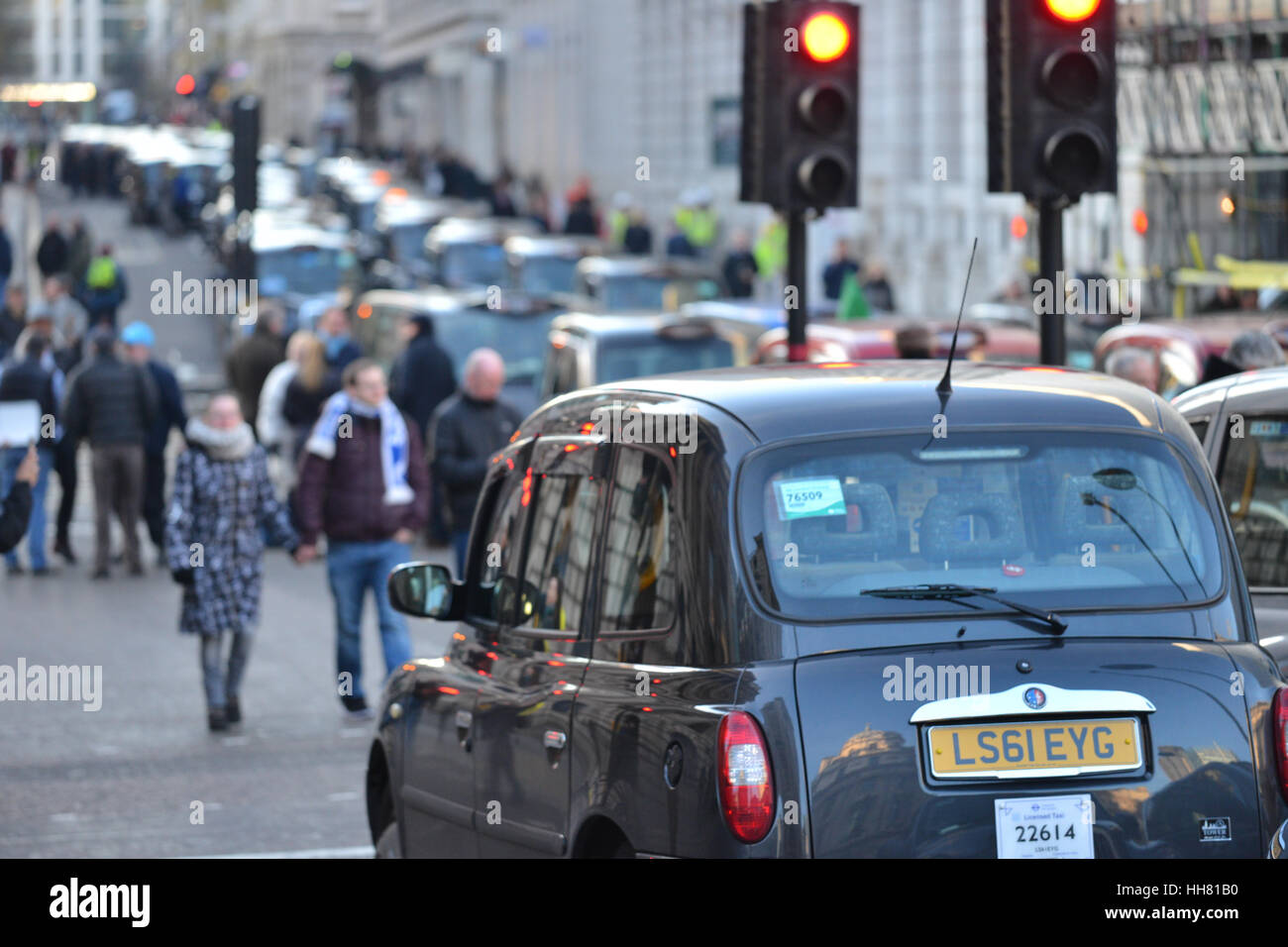 Bank di Londra, Regno Unito. Xvii gen, 2017. Black Cab Driver tappa una demo in banca ai piani di bandire le automobili e i taxi dall'area. Credito: Matteo Chattle/Alamy Live News Foto Stock