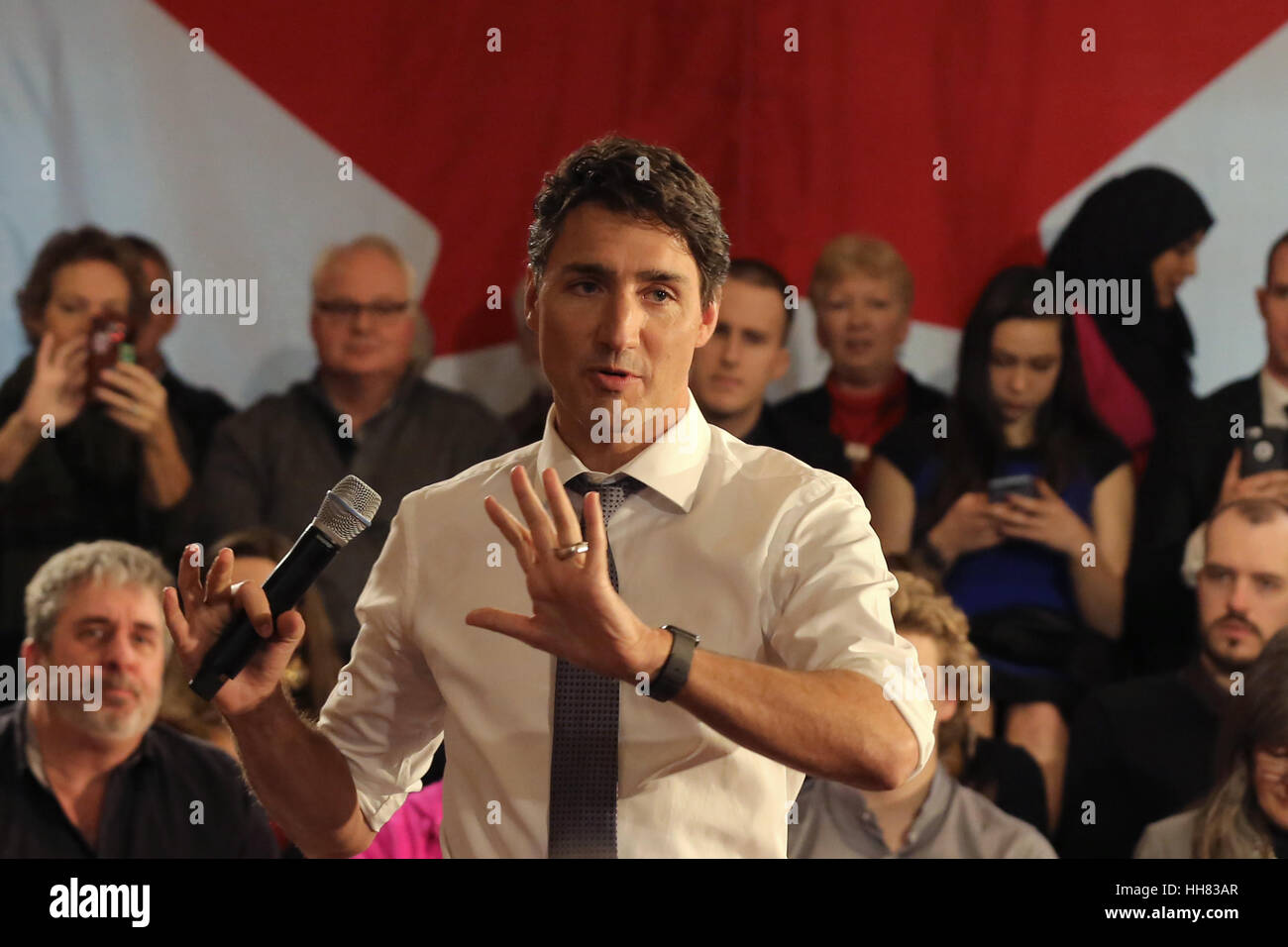 Kingston, Canada. Il 12 gennaio, 2017. Il primo ministro Justin Trudeau parla durante un municipio incontro presso il Memorial Hall presso il municipio di Kingston, Ontario. Credito: Lars Hagberg/Alamy Live News Foto Stock