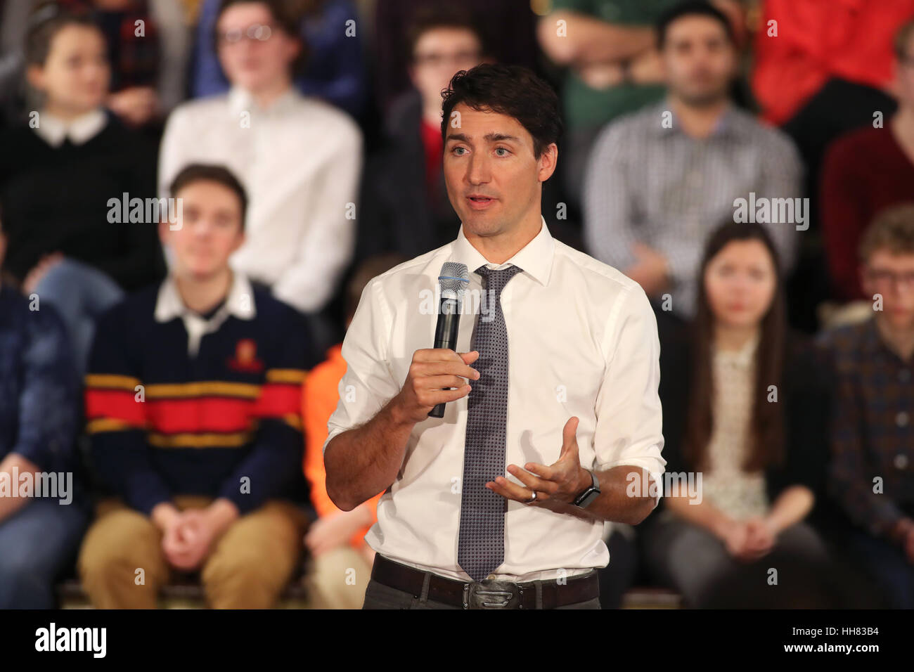 Kingston, Canada. Il 12 gennaio, 2017. Il primo ministro Justin Trudeau parla durante un municipio incontro presso il Memorial Hall presso il municipio di Kingston, Ontario. Credito: Lars Hagberg/Alamy Live News Foto Stock