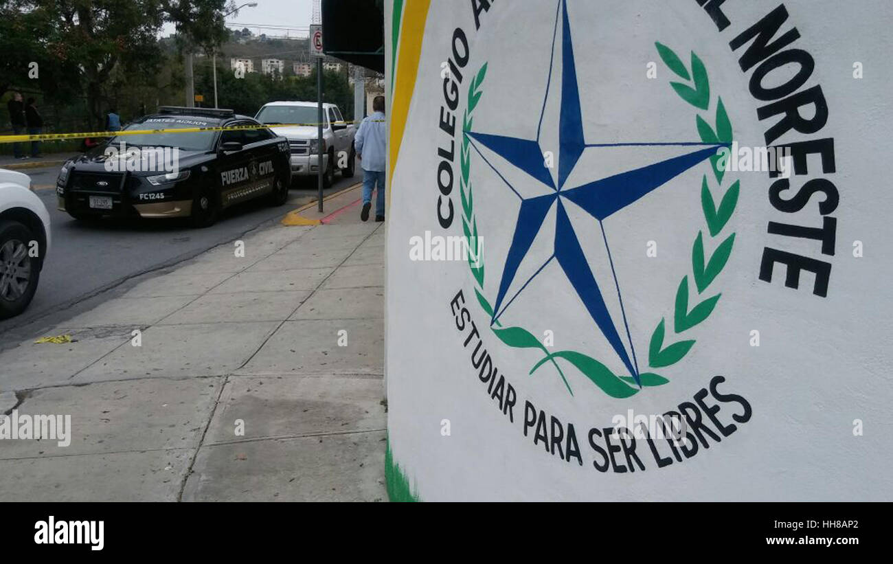 Monterrey, Messico. 18 gennaio 2017. Foto scattate con un dispositivo mobile a gennaio 18, 2017 mostra il logo della scuola americana di nord-est, dove una ripresa avvenuta a Monterrey, Nuevo Leon, Messico. Almeno cinque persone, compresi quattro adolescenti e un insegnante, sono stati ferito criticamente inizio mercoledì, dopo che uno studente ha aperto il fuoco nella loro classe presso la scuola privata. Credito: Xinhua/Alamy Live News Foto Stock