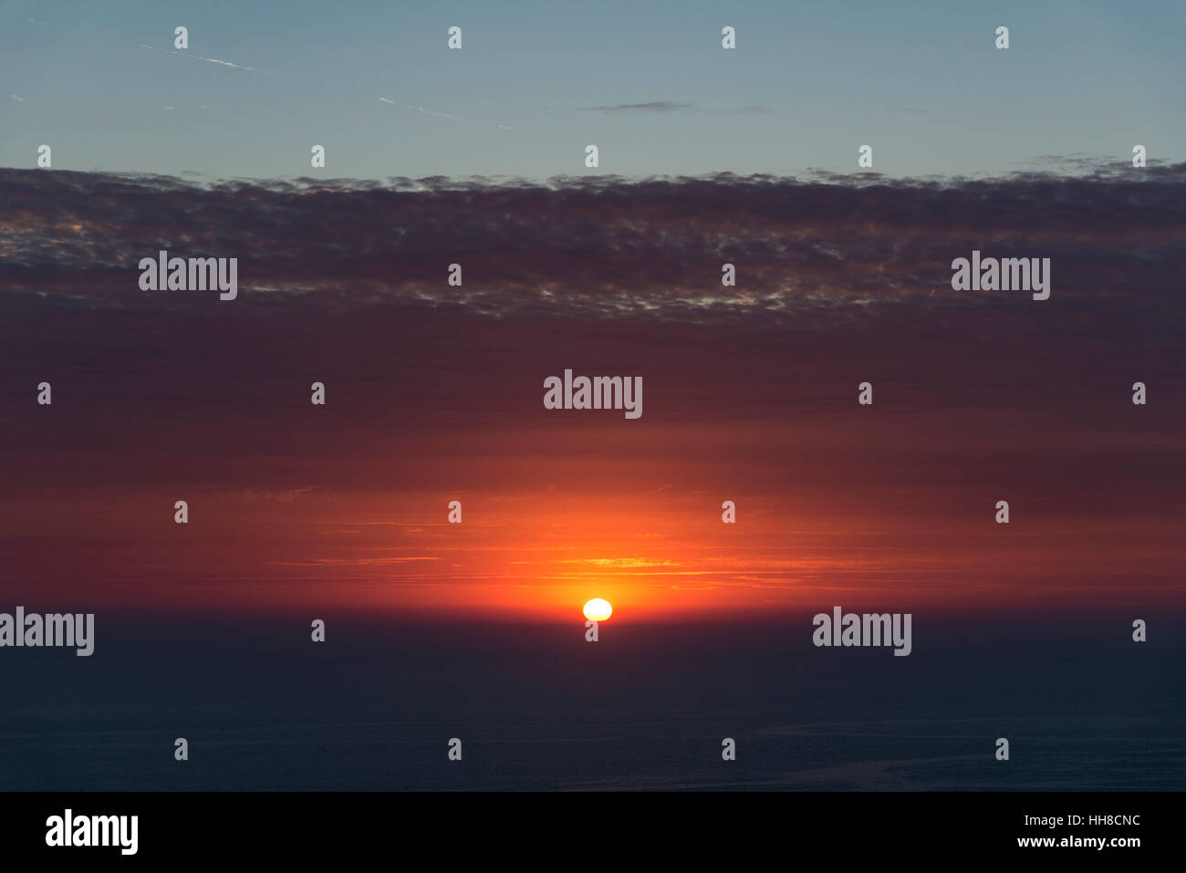 Bellissimo tramonto sul mare a Bempton Cliffs sulla costa orientale dell'Inghilterra. Foto Stock