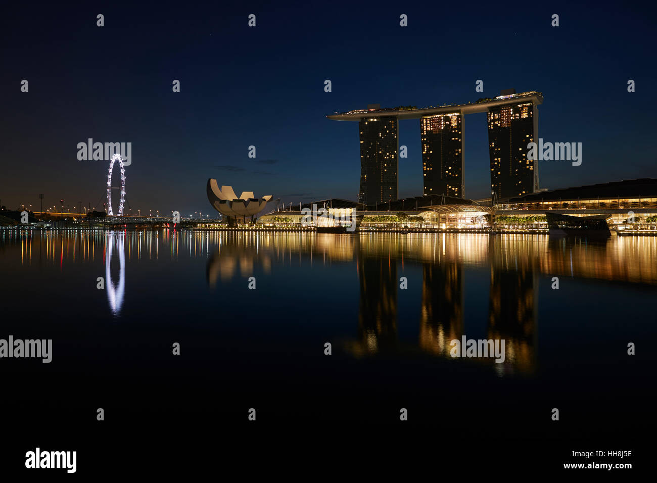 Il Marina Bay, Singapore all'alba. Foto Stock