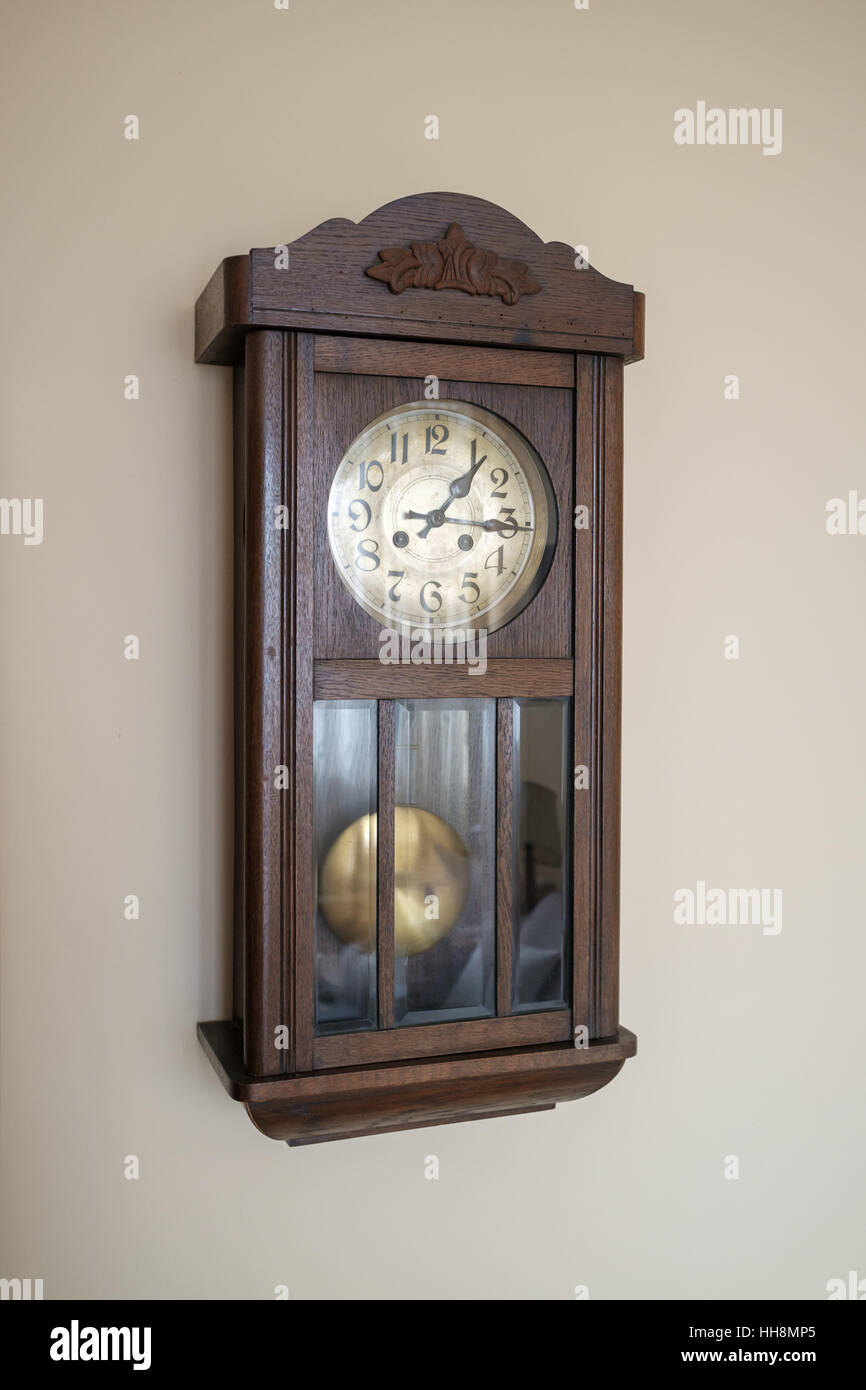 Antico orologio da parete Foto Stock