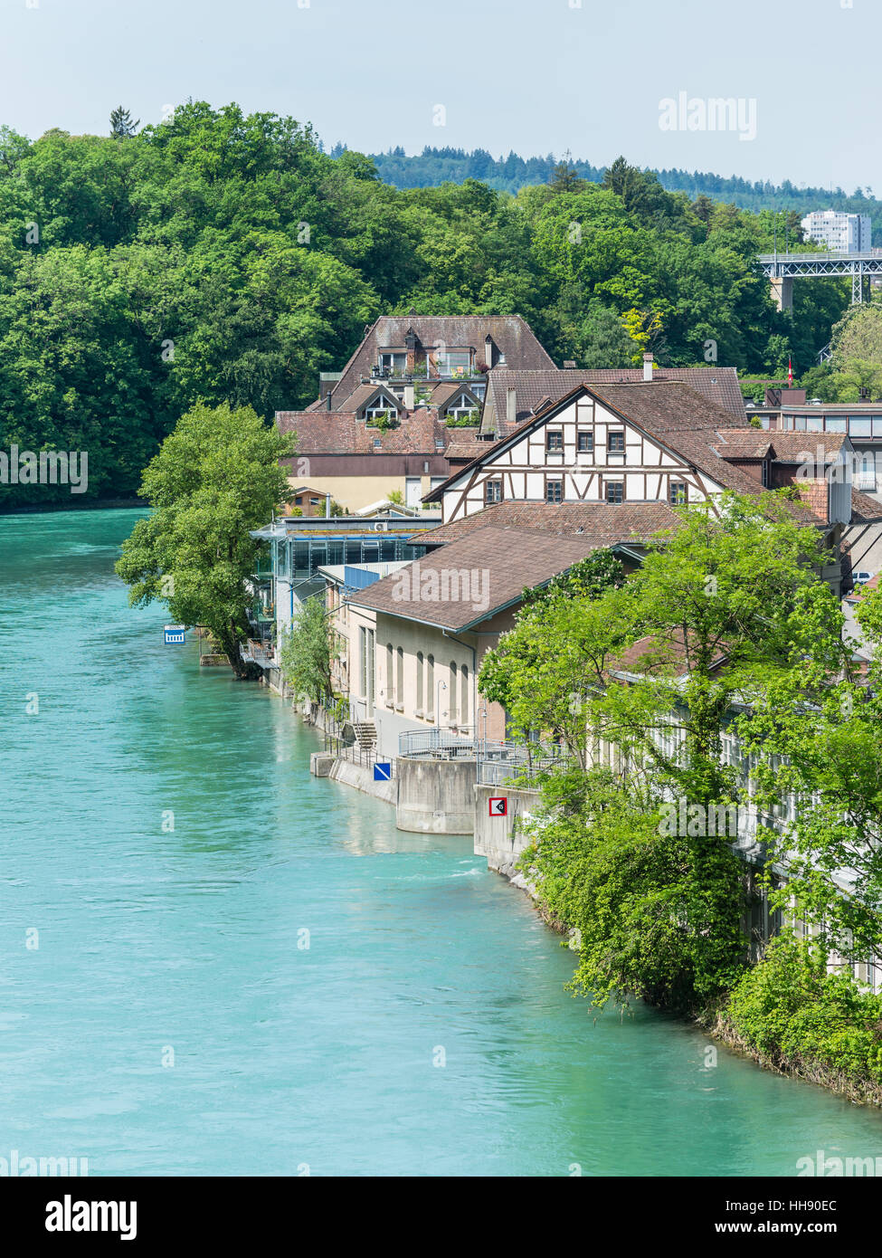 Vecchie case sulle rive del fiume Aare a Berna, Svizzera. Foto Stock