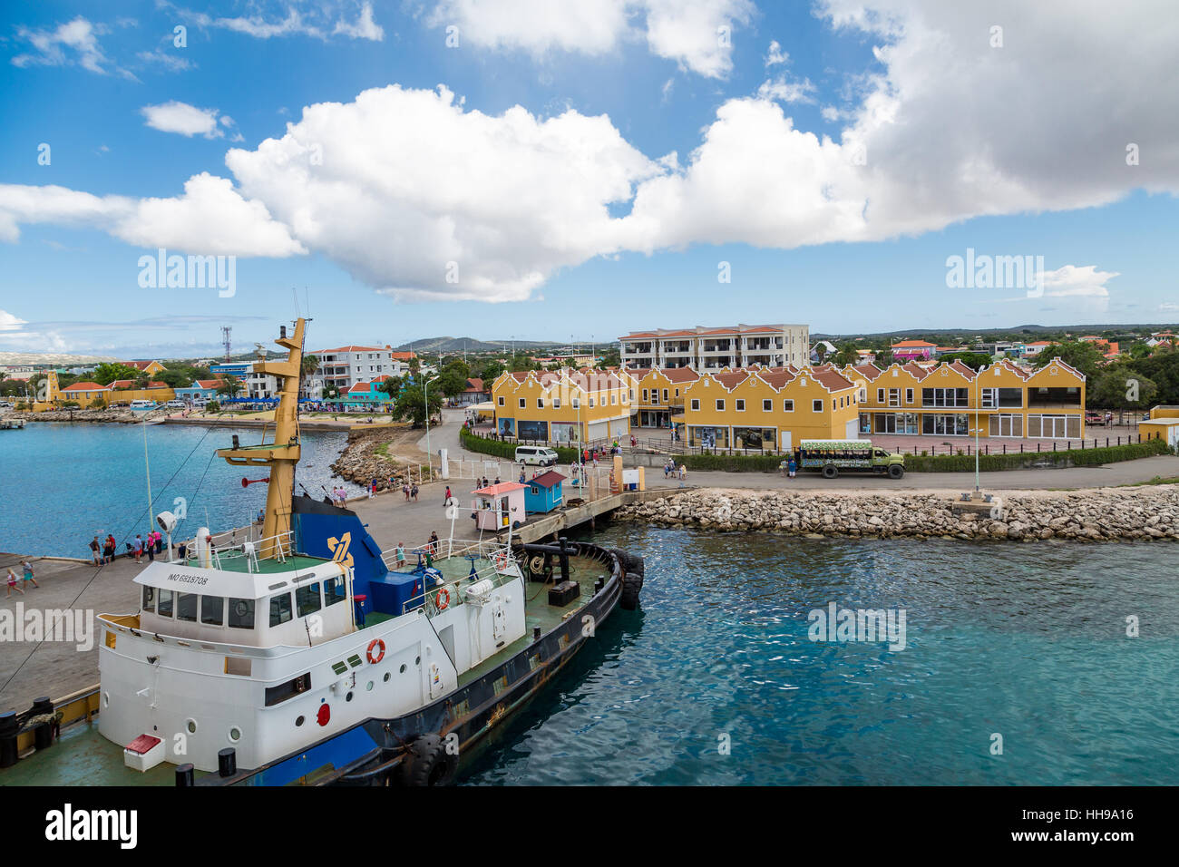 Un enorme rimorchiatore agganciato in Bonaire Foto Stock