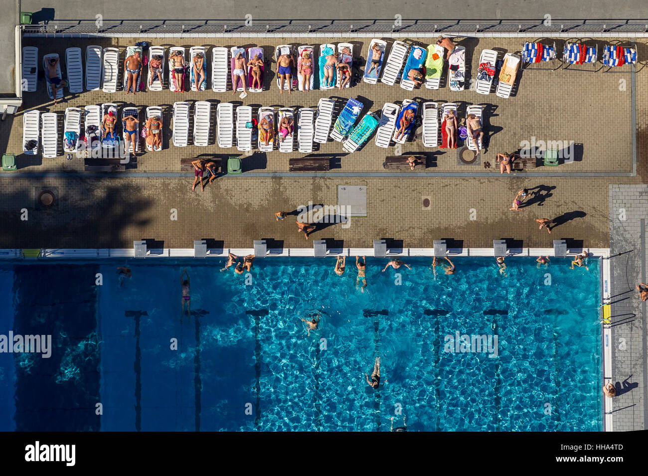Freibad Annen, piscina pubblica e prendere il sole, nuotatori, tempo libero, Witten-Annen, Witten, zona della Ruhr, Renania settentrionale-Vestfalia, Germania, Foto Stock