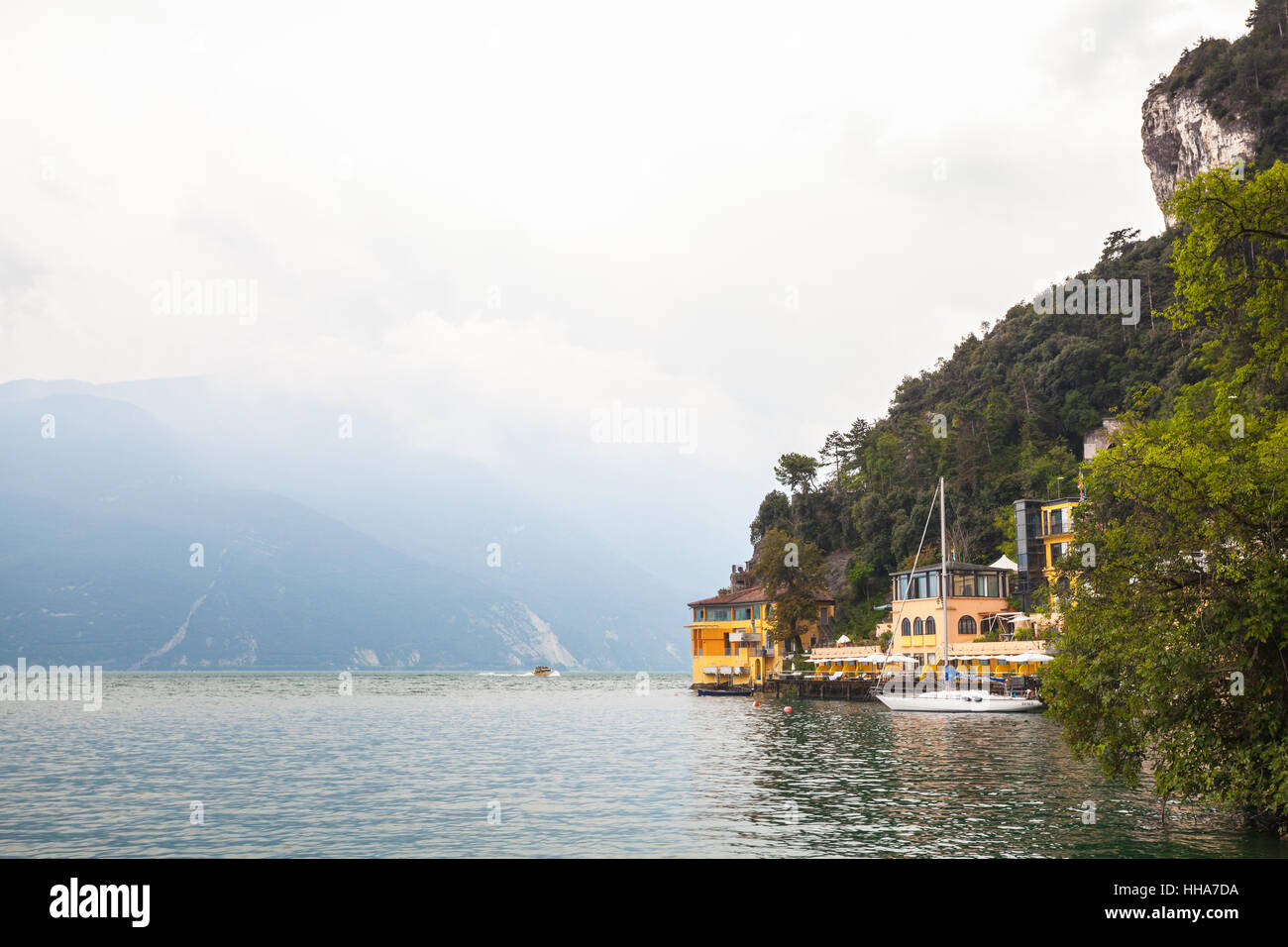 Casa di vacanza in riva del lago di Garda in Italia Foto Stock