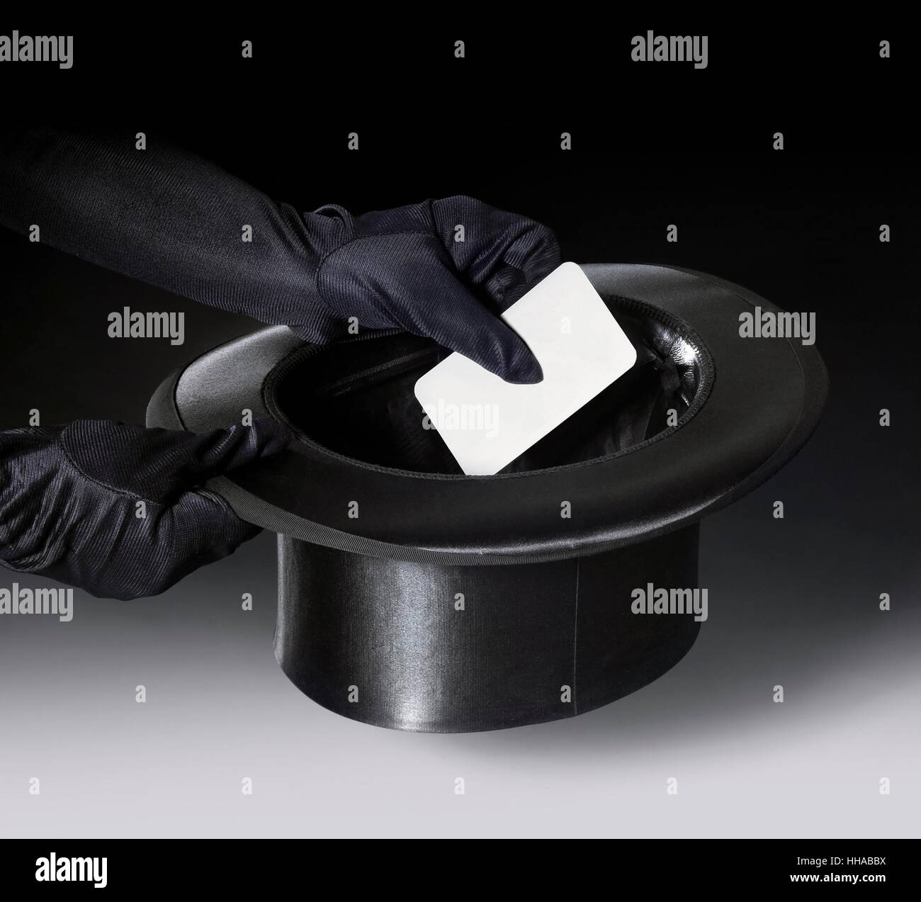 Tubo da stufa magic hat e mani con guanti Foto Stock