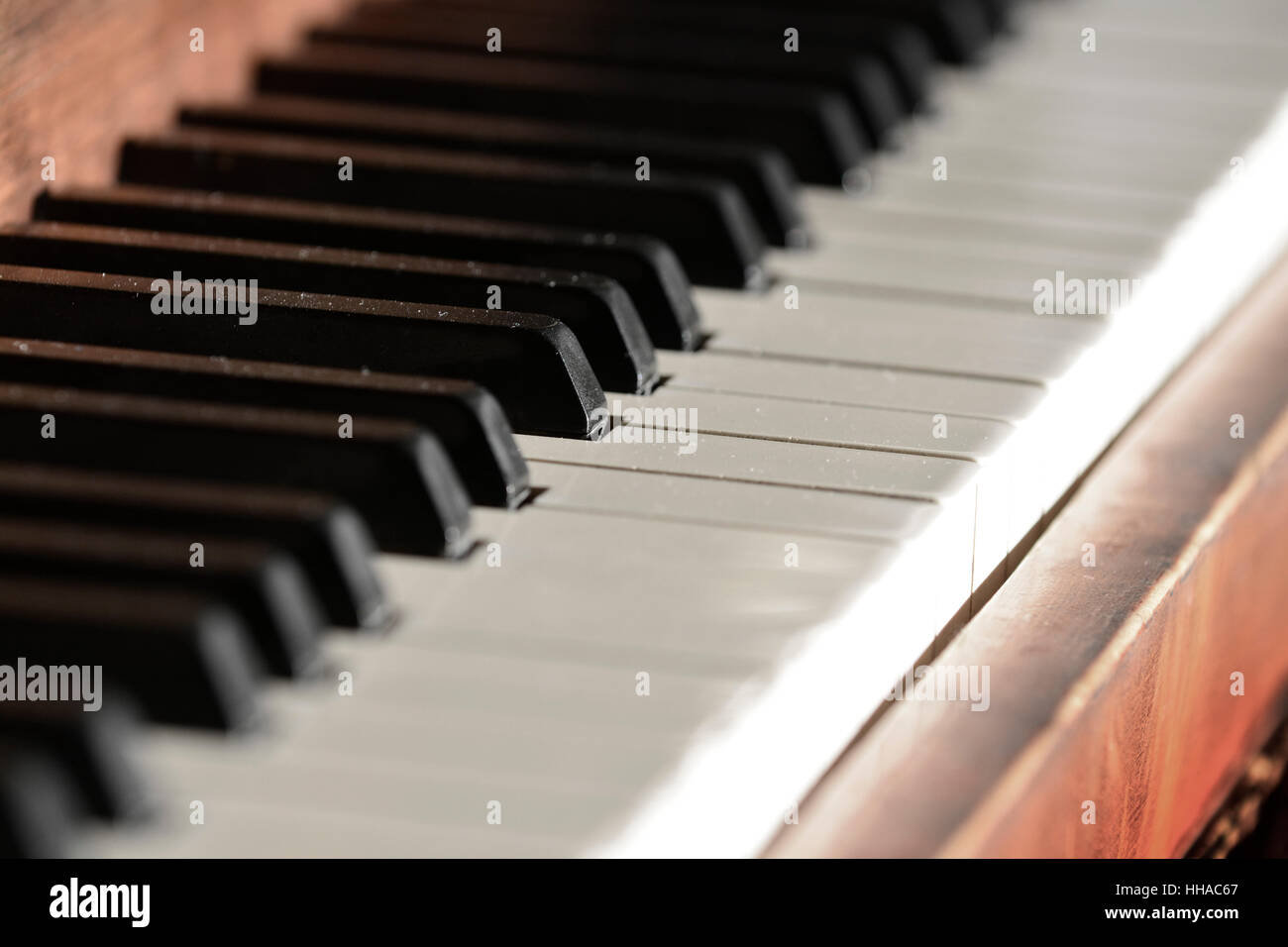 Vintage vecchio pianoforte con tasti per la musica di ebano e avorio Foto Stock