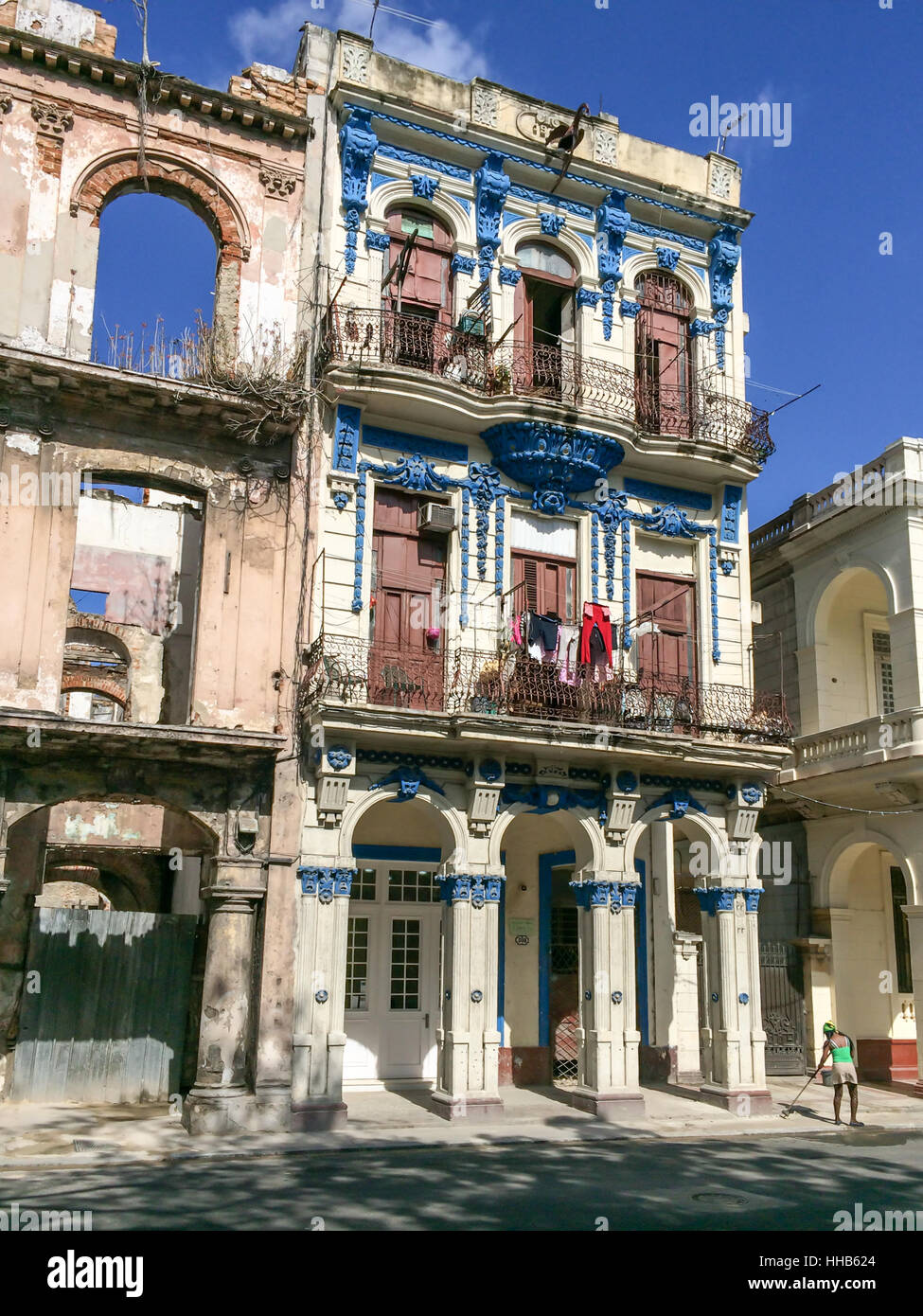 Variopinto edificio coloniale di Havana, Cuba Foto Stock
