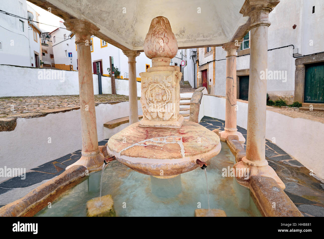 Il Portogallo, Castelo de Vide: Borgo Medioevale fontana "Fonte da Vila' Foto Stock