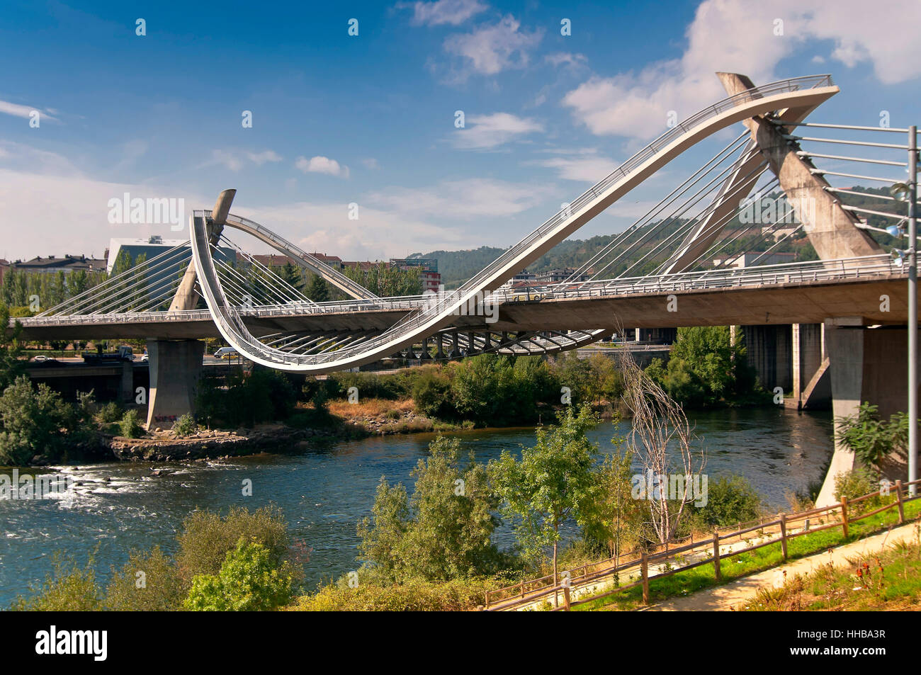 Il fiume Miño e Millennium bridge, Orense, regione della Galizia, Spagna, Europa Foto Stock