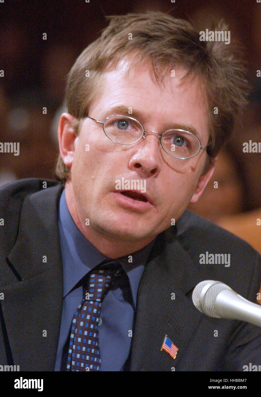 Michael J. Fox testimonia durante il Senato degli Stati Uniti di stanziamenti sottocommissione per la manodopera e HHS audizione del morbo di Parkinson in Washington, DC il 22 maggio 2002. Sia il sig. Fox e Mohammad Ali raccomandato per un aumento dei finanziamenti per l'Istituto Nazionale Foto Stock