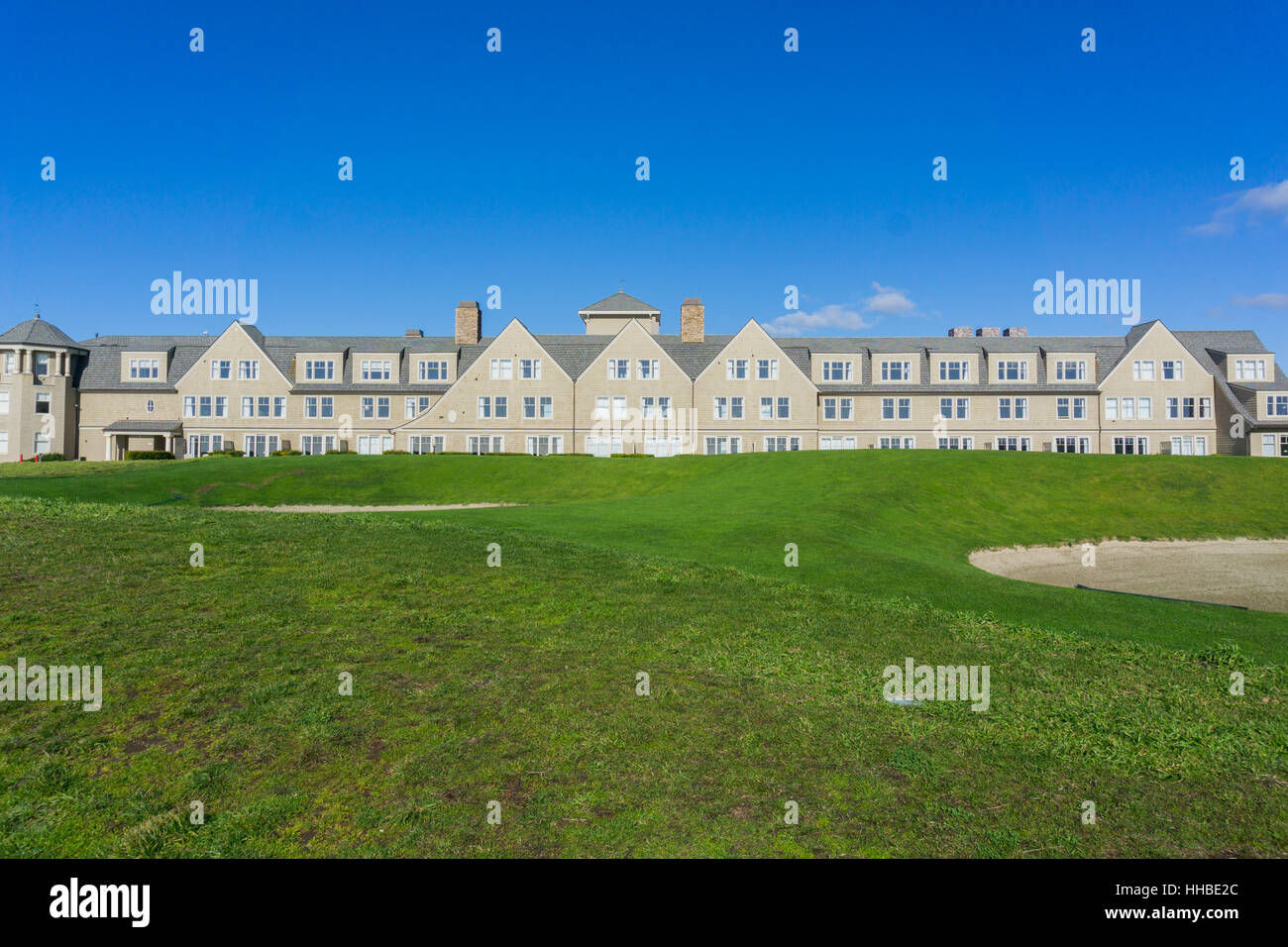 Resort e golf putting green sulle scogliere dall'oceano pacifico, Half Moon Bay, California Foto Stock