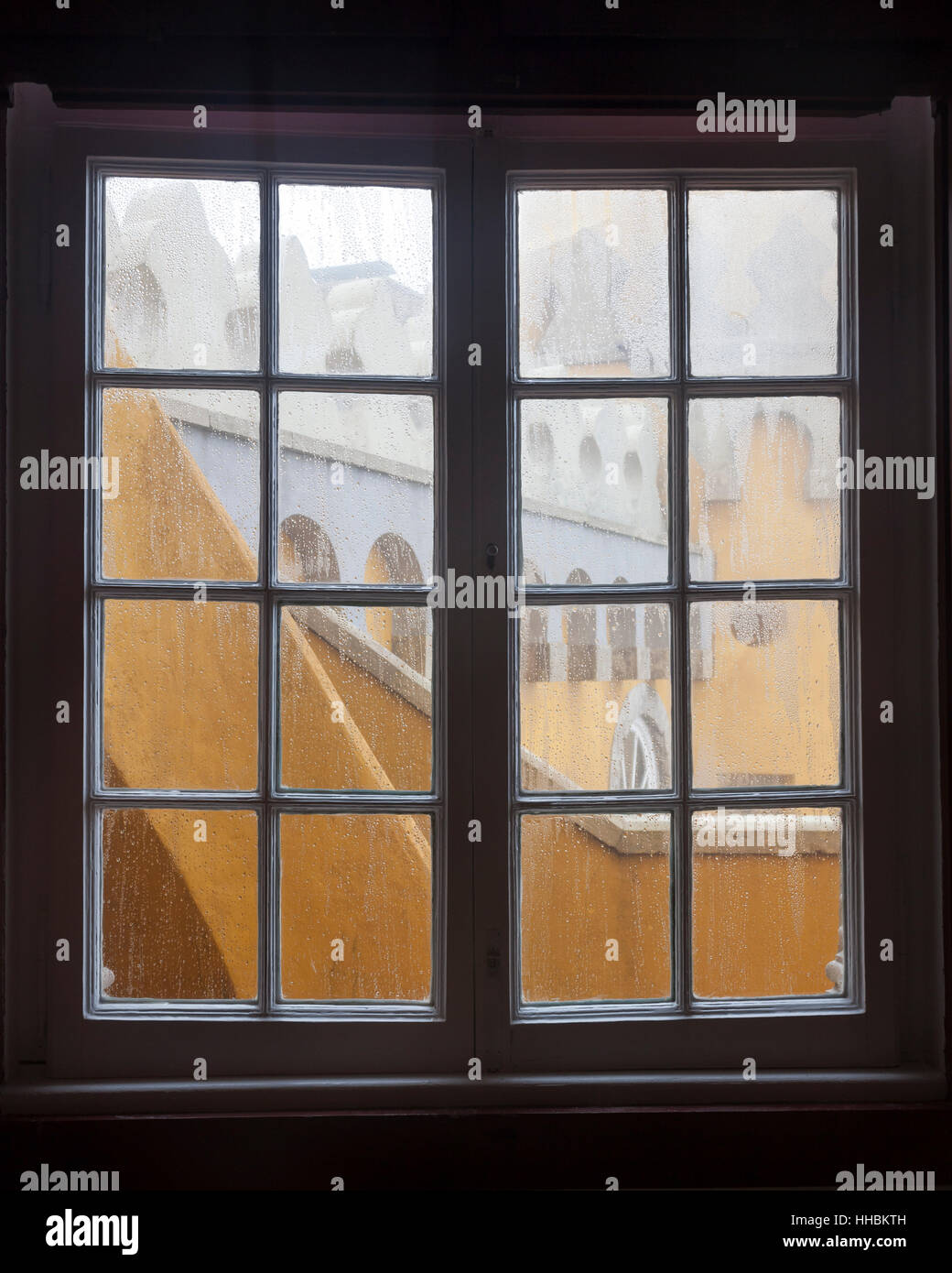 Sintra, Portogallo: Pioggia finestra striate a pena Palace. Foto Stock