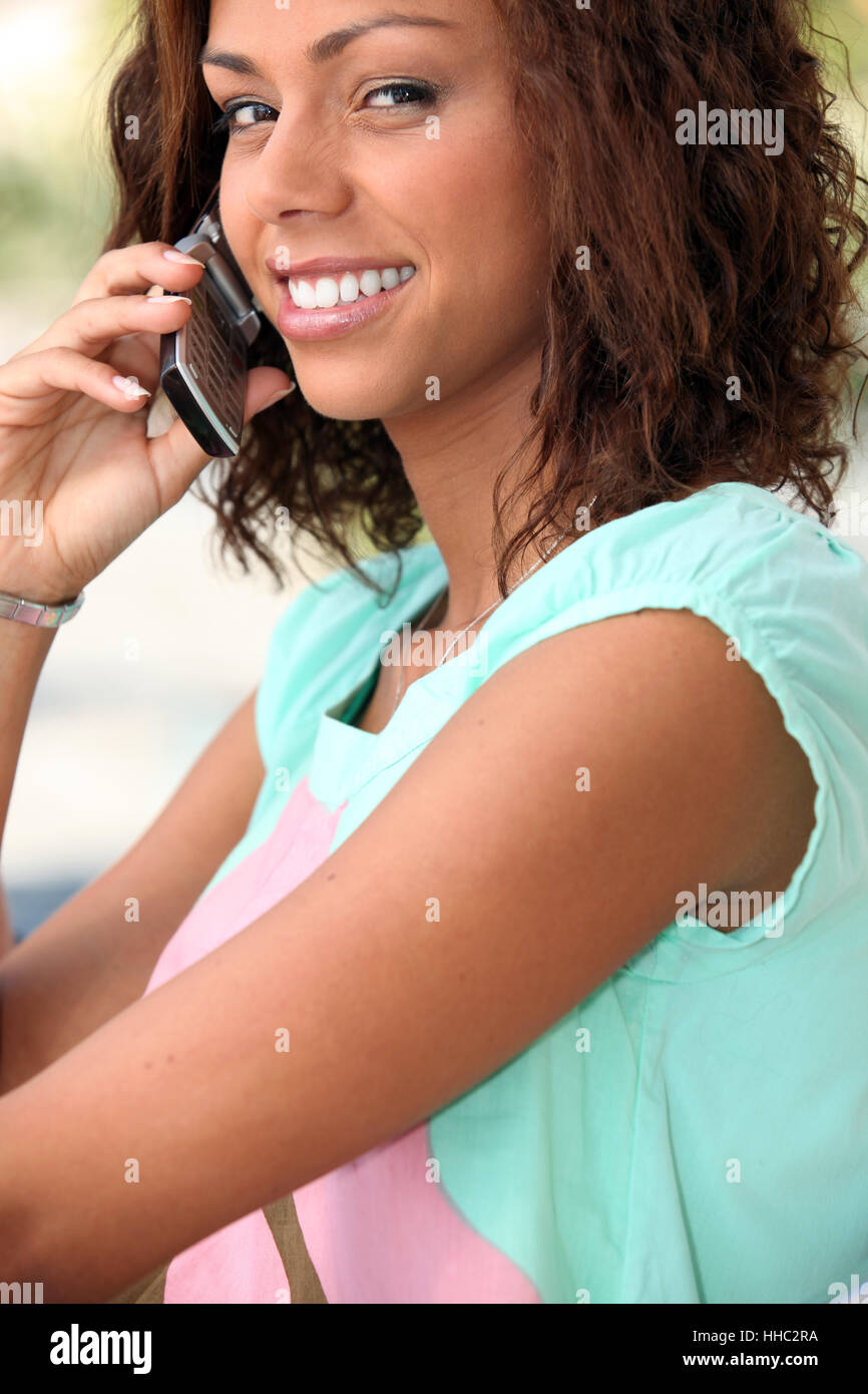 Donna, conversazione, telefono, telefono, ridere risate, ridere, twit, risatina, Foto Stock