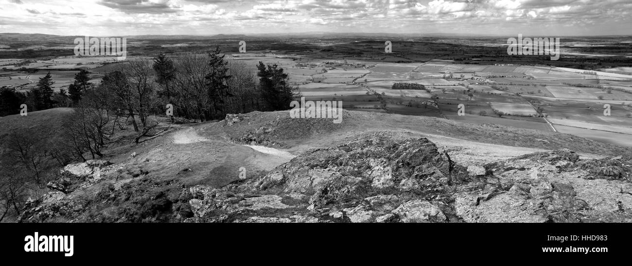 Vista sulla pianura Shropshire dal Wrekin Hill antico colle fort, Shropshire County, England, Regno Unito Foto Stock