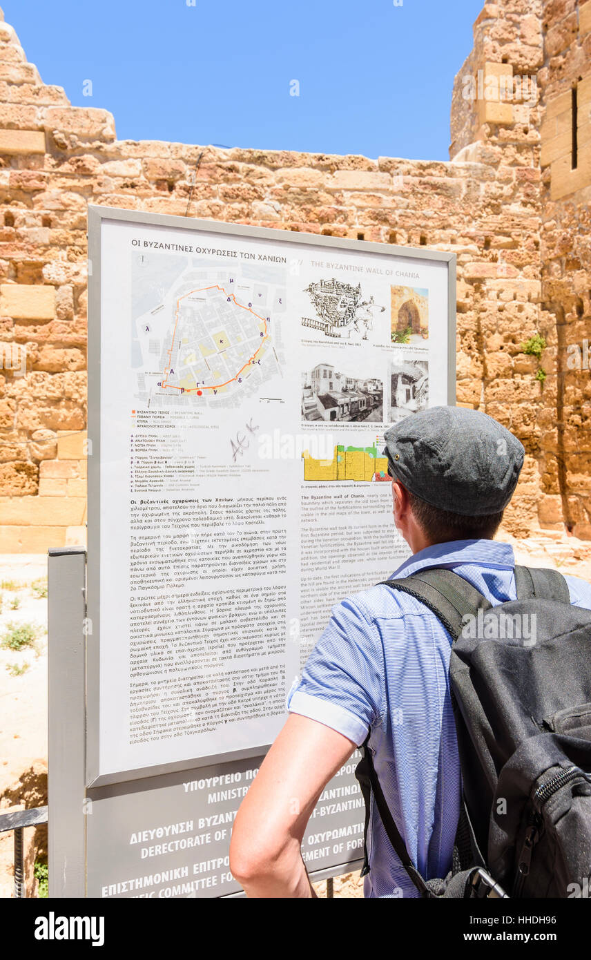 Per turisti in cerca di una scheda di informazioni sul muro Bizantino di Chania, Creta, Grecia Foto Stock