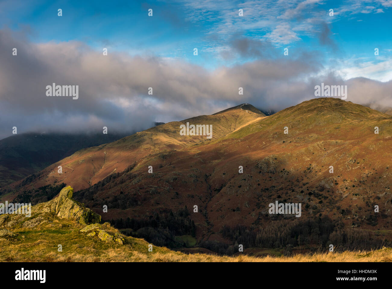 Grande Rigg ed Heron Pike visto da Loughrigg cadde il Lake District Foto Stock