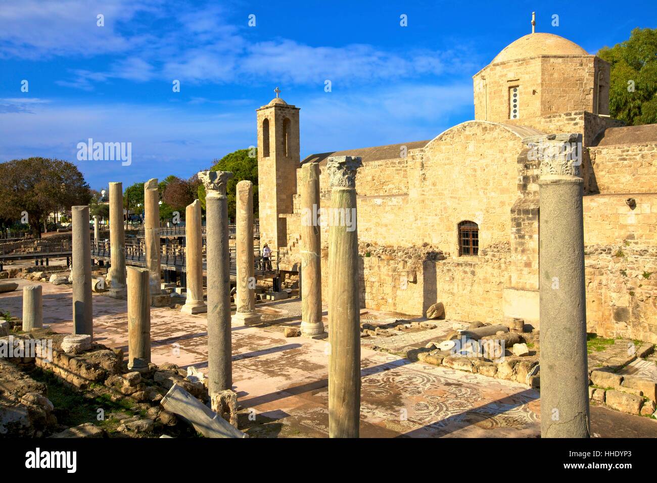 Il XII secolo di pietra Chiesa di Agia Kiriaki, Paphos, Cipro, Mediterraneo orientale Foto Stock