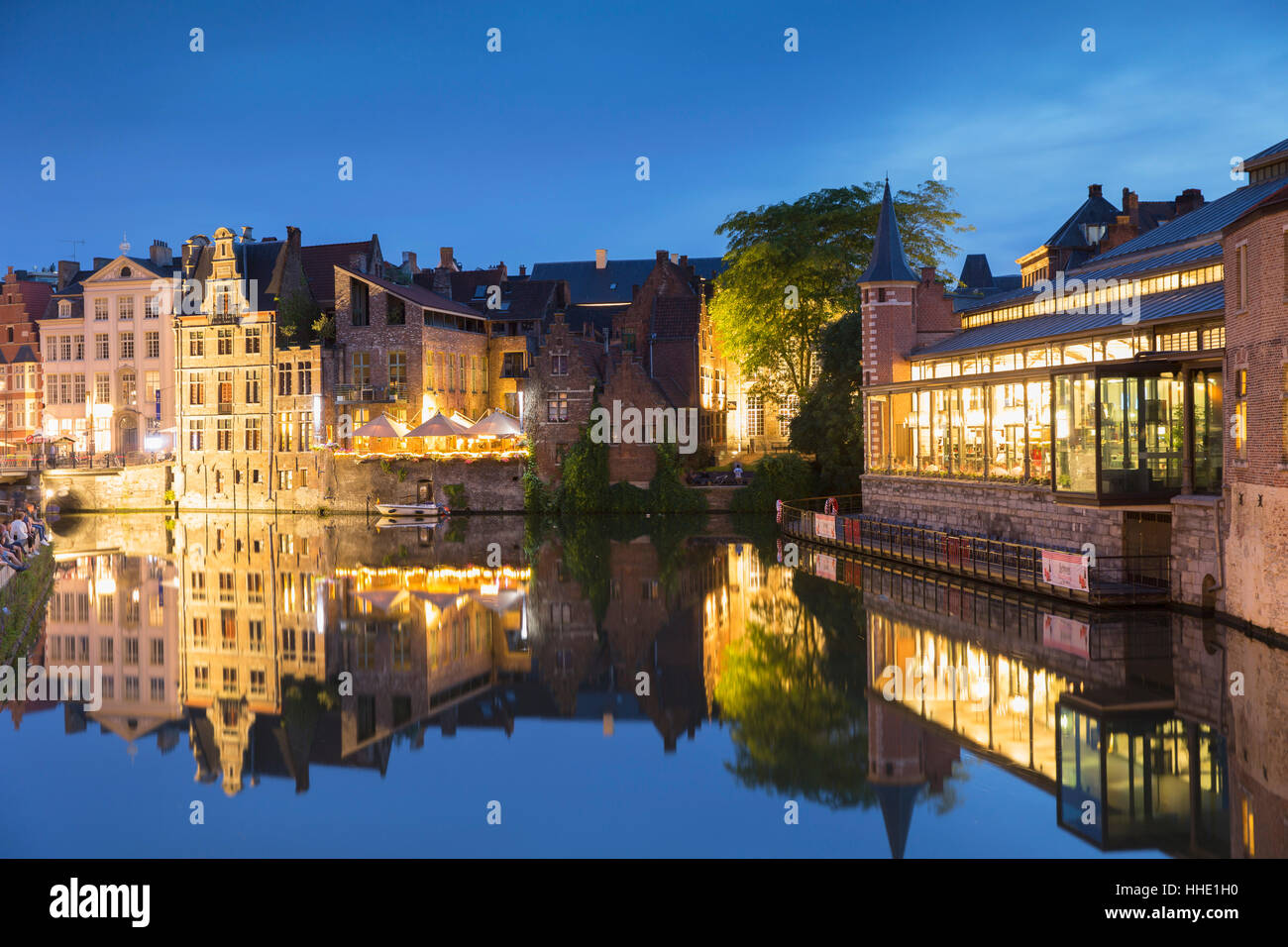 Canale Leie al crepuscolo, Gand, Fiandre, in Belgio Foto Stock