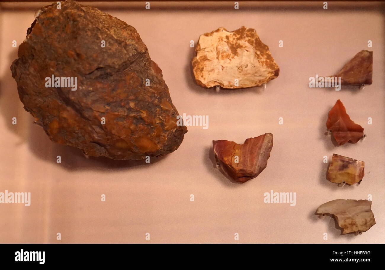 Il neolitico o nuova età della pietra utensili di pietra, che si trova vicino a Barcelona, Spagna circa 9000 BC Foto Stock