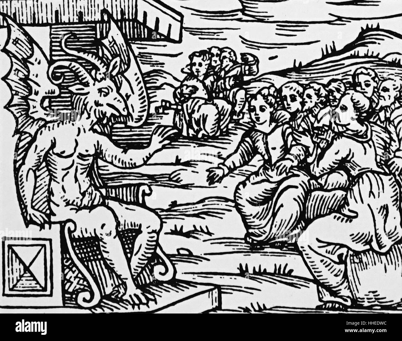 Xilografia che raffigura Satana sul suo trono affrontare streghe e warlocks riuniti per il Sabbath. Da Francesco Maria Guazzo (1500-1600) Compendio Maleficarum. Risalenti al XVII secolo Foto Stock