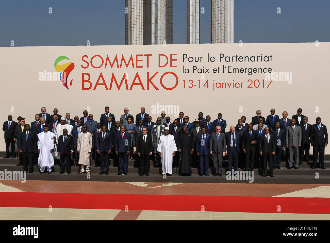 Africa Francia Summit 2017 - 14/01/2017 - Mali / West Africa / Bamako - Bamako, 13 Gennaio 2017 - Vertice Africa-France 2017. Nell'ordine delle foto seguenti: 1 - Arrivo della IBK, Ibrahim Boubacar Keita, Presidente della Repubblica del Mali. Benvenuti in presenza di Jean Marc Ayrault, ministro francese degli Affari Esteri, e Modibo Keita, primo ministro del Mali. 2 - Ritratto di IBK 3 - Arrivo di Francois Hollande ha accolto con favore dalla IBK e Jean Marc Ayrault 4 - IBK Et Holland e infine la foto di famiglia. - Nicolas Remene / Le Pictorium Foto Stock