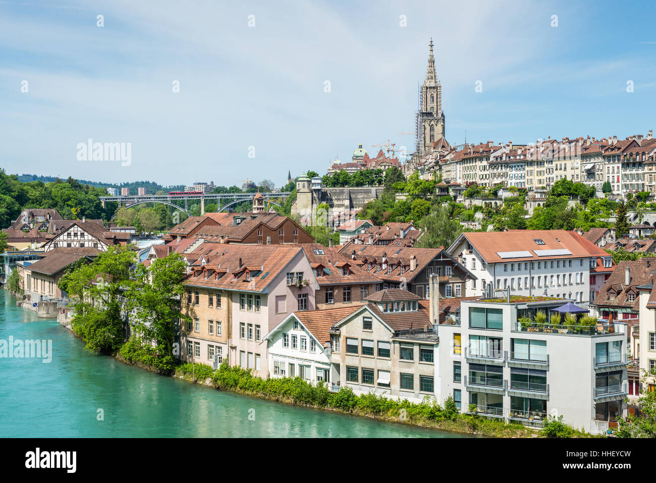Vista di Berna città vecchia oltre il fiume Aare - Svizzera Foto Stock