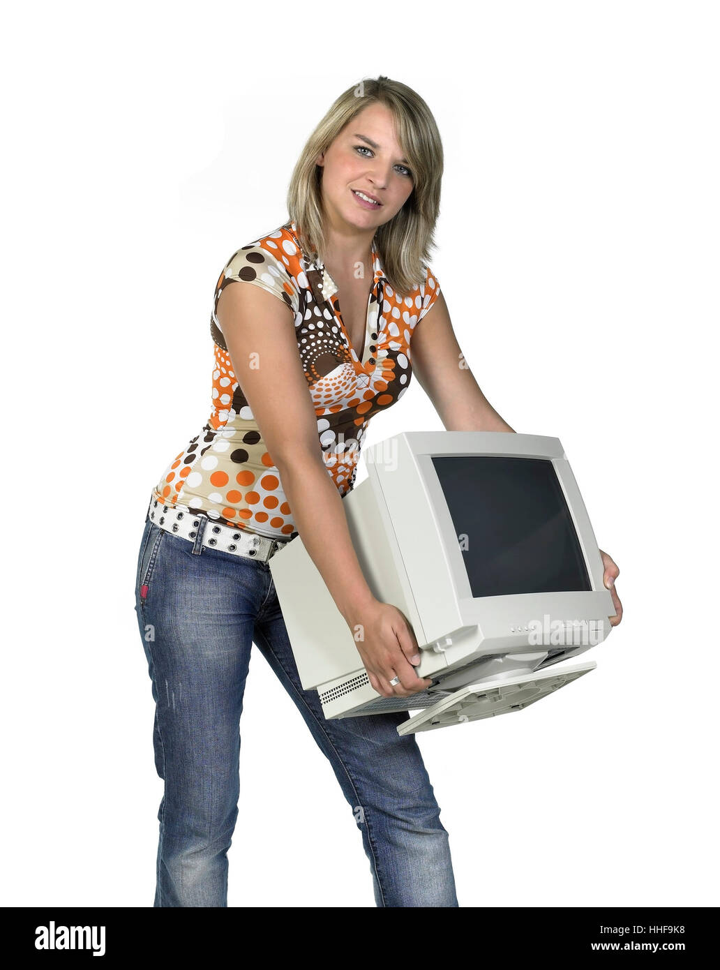 Ragazza carina che trasportano un monitor di un computer Foto Stock