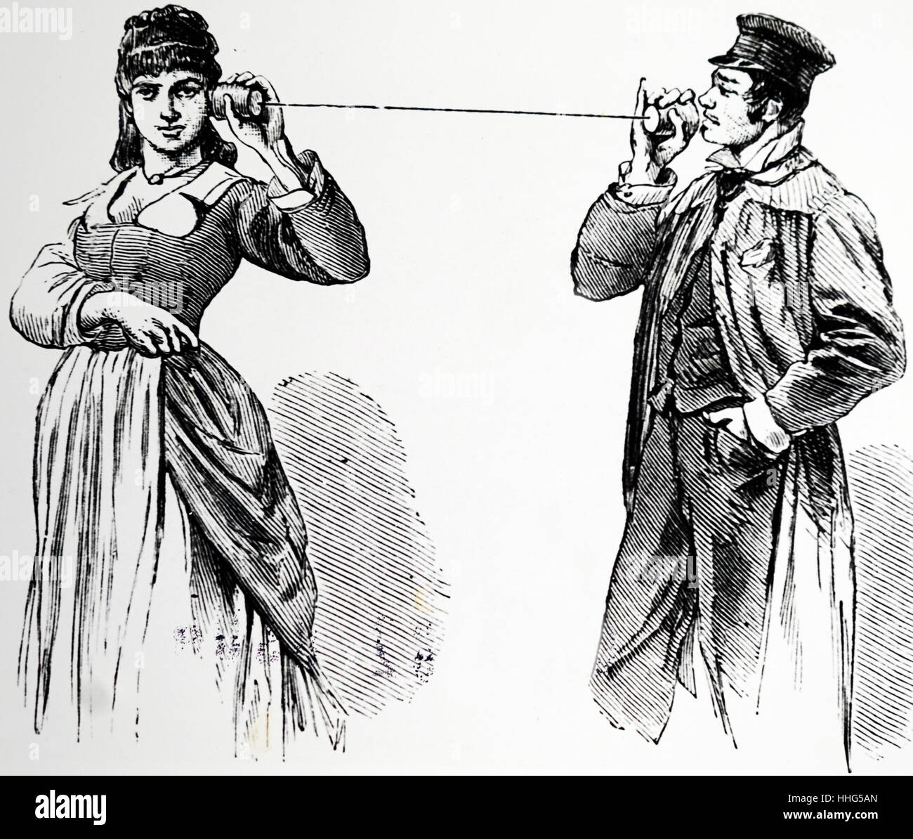 Un maschio e femmina sono mostrati holding, e utilizzando una stringa di telefono datato 1878. Due tazze o lattine di lattina erano fissati con un pezzo di corda le sarebbe possibile amplificare le vibrazioni (voice) dell'altoparlante, consentendo ad un ascoltatore di sentire da una distanza. Foto Stock