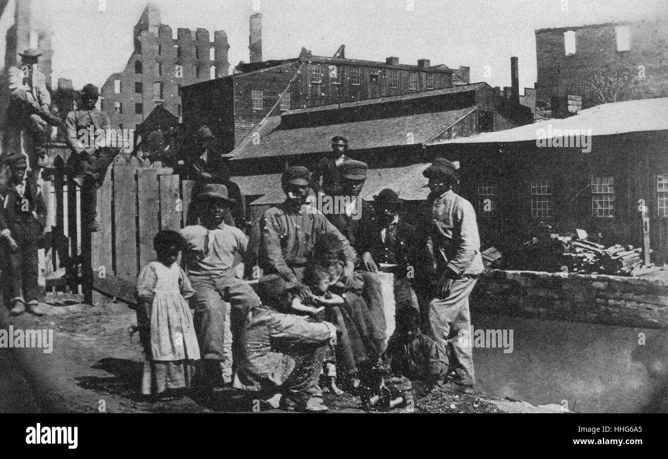Gli schiavi liberati sul canal bank a Richmond, Virginia. 1865 Foto Stock