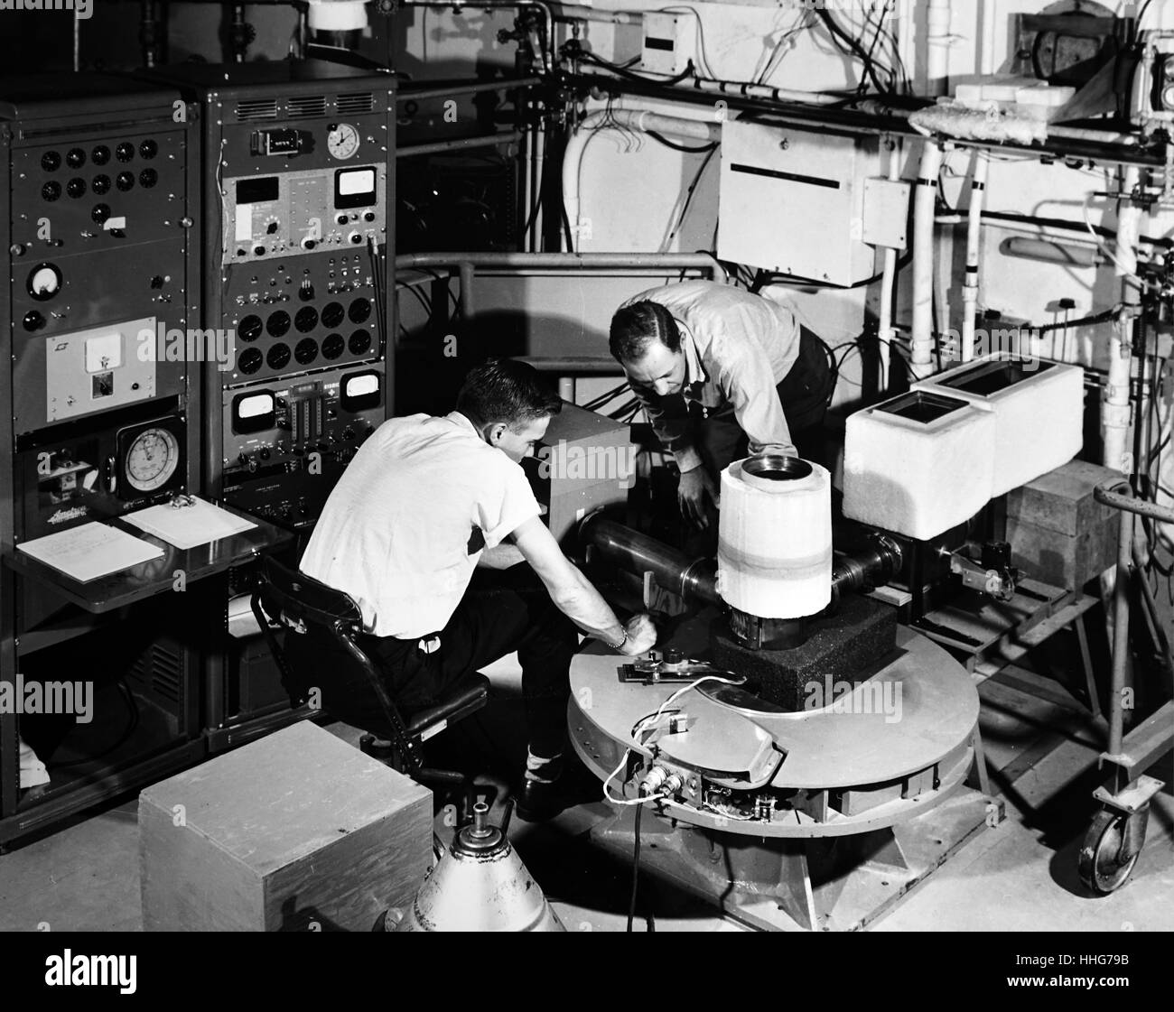 Fotografia del neutrone spettrometro montato in corrispondenza di un foro sperimentale a lato del reattore a Brookhaven National Laboratory. Il dispositivo utilizza un fascio di neutroni dal reattore per studiare la struttura dei solidi. In data xx secolo Foto Stock