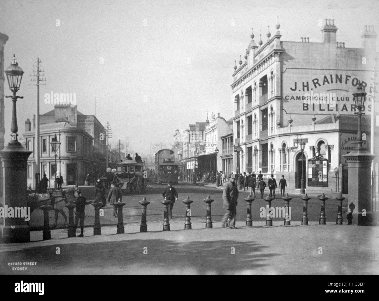 Oxford Street, Sydney, Australia circa 1895-1900. Cavallo e tram sono mostrati Foto Stock
