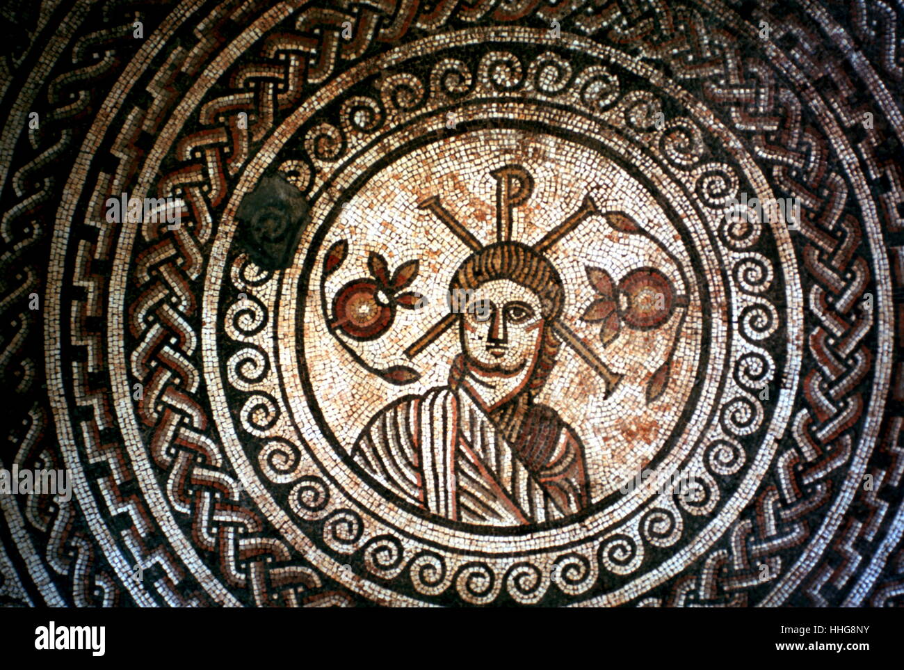 L'Hinton St Mary mosaico, un mosaico romano scoperto a Hinton St Mary in inglese della contea di Dorset. Sembra che includono un busto di Gesù Cristo come il suo motivo centrale. datato al iv secolo D.C. e viene attribuito alla bottega del Durnovarian scuola del mosaico. Foto Stock