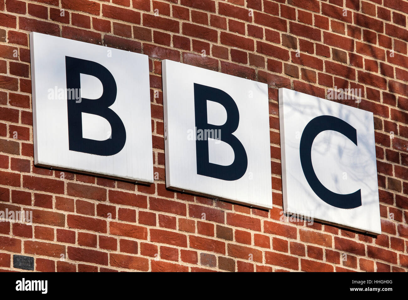 NORWICH, Regno Unito - 17 GENNAIO 2017: Il logo della BBC sulla parte esterna delle loro BBC Est sede presso il Forum di Norwich, Regno Unito. Foto Stock