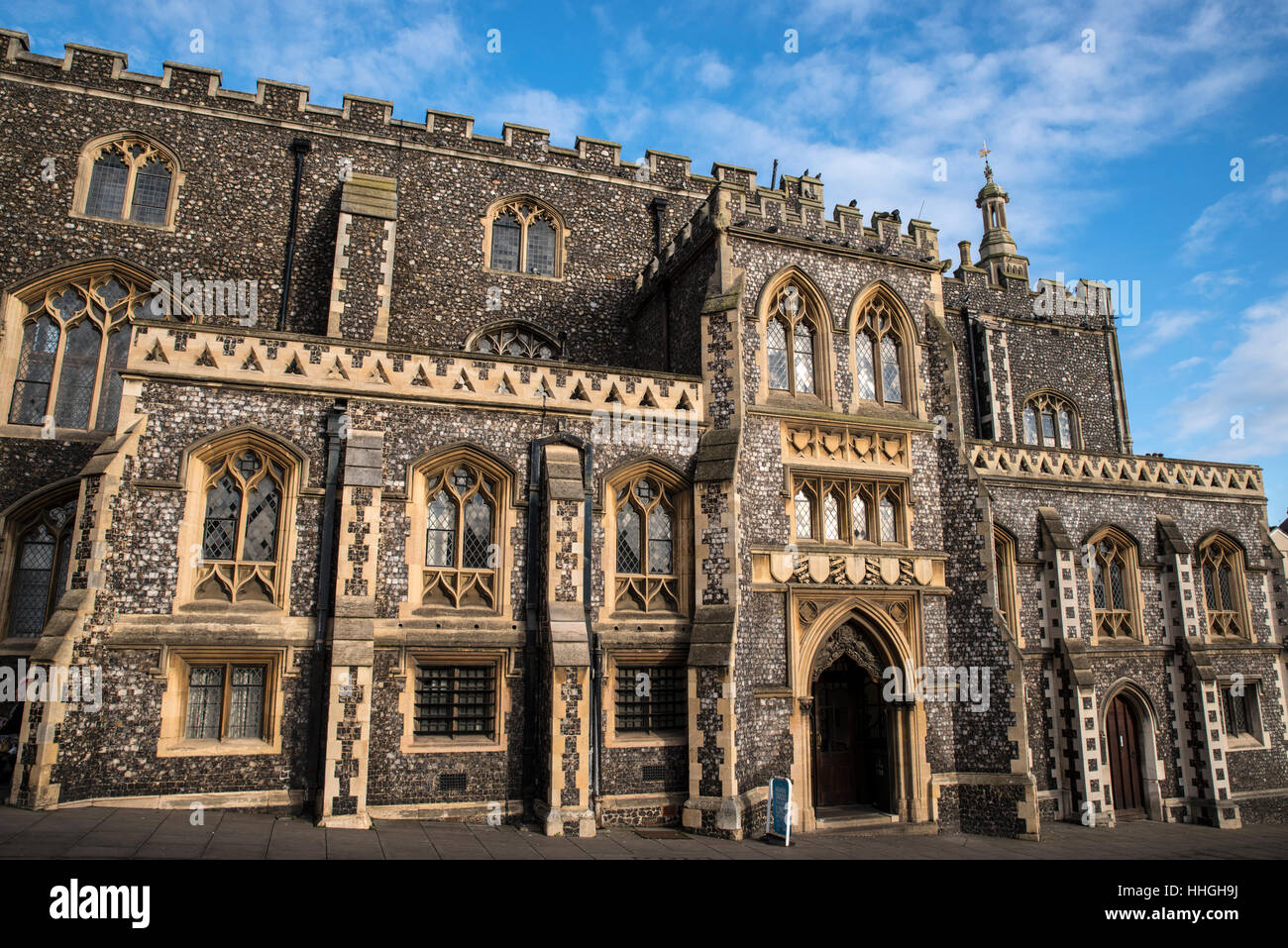 L'imponente facciata di Norwich Guildhall situato sulla collina di prigione nella storica città di Norwich, Regno Unito. Foto Stock