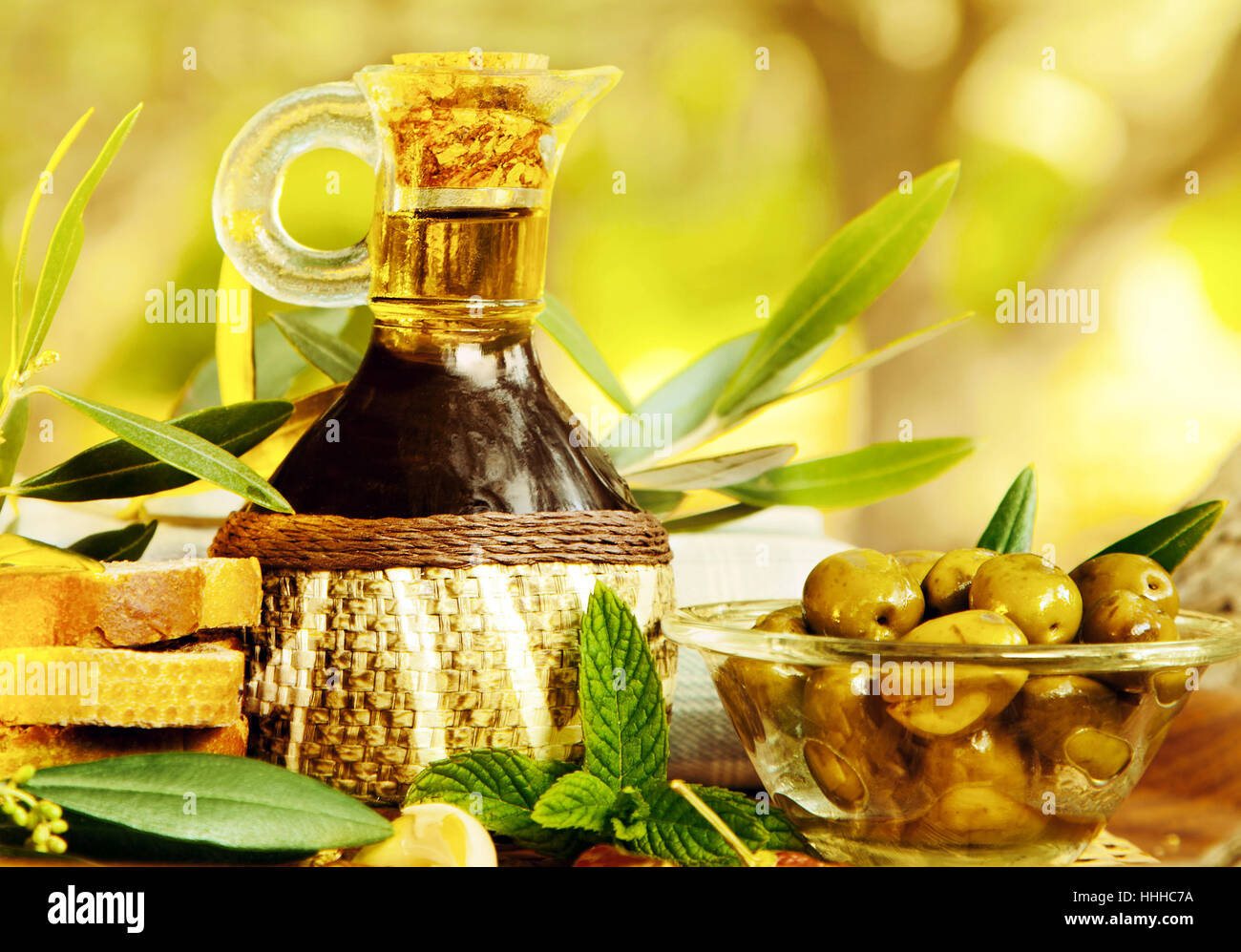 Pane, foglie, bottiglia, oliva, fatti in casa, olio, fogliame, sana, vicino, ancora Foto Stock