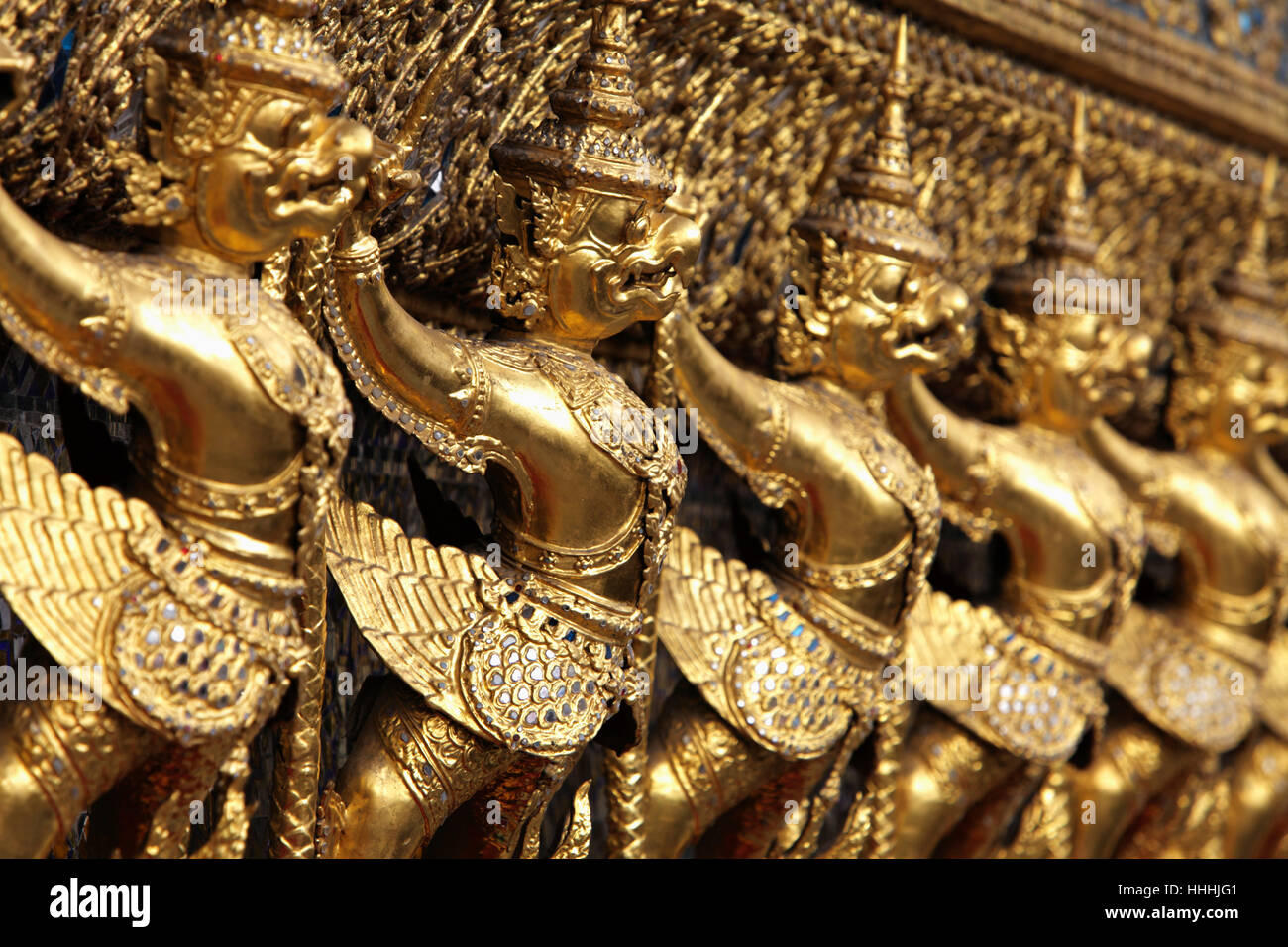 Oro statue al Grand Palace, Bangkok in Thailandia Foto Stock