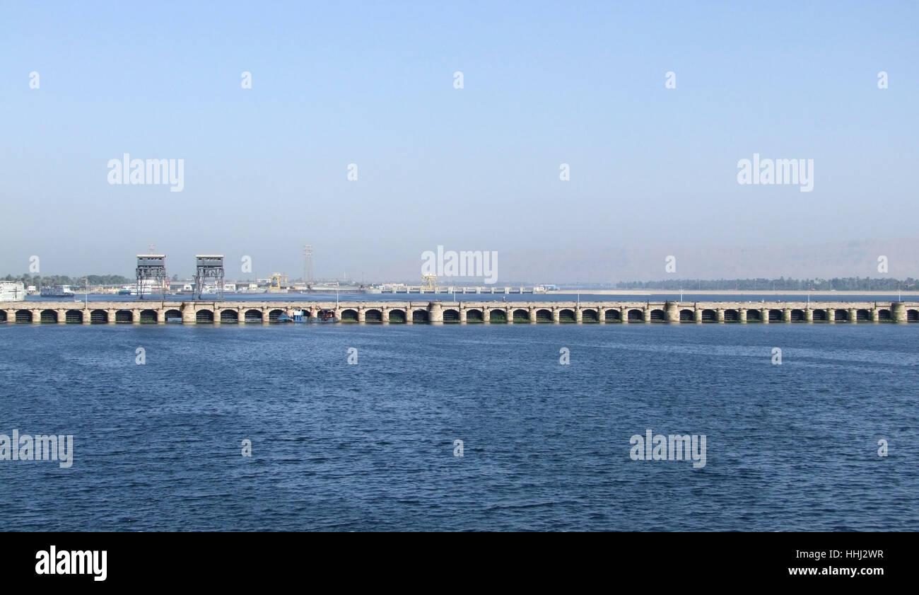 Vista panoramica di un watergate nei pressi di Esna in Egitto Foto Stock