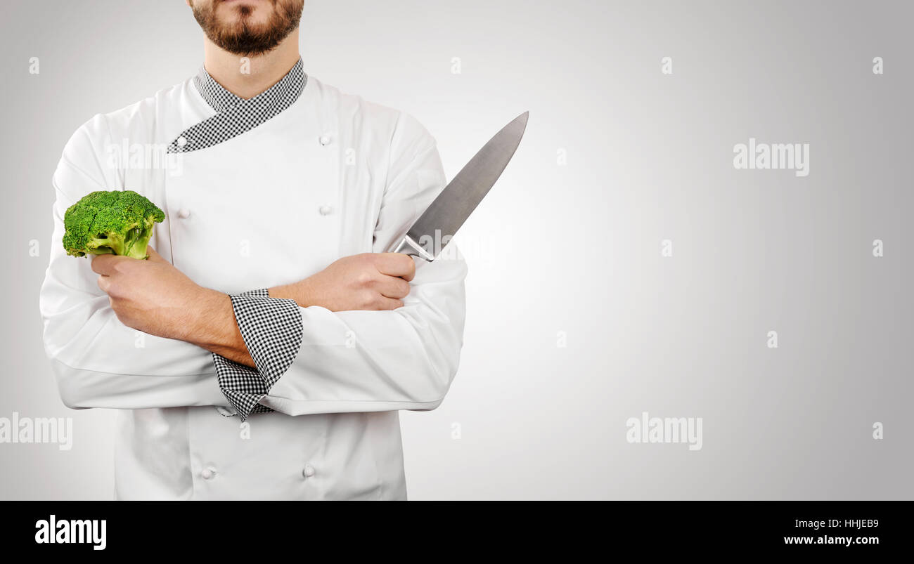 Lo chef su uno sfondo grigio con spazio di copia Foto Stock