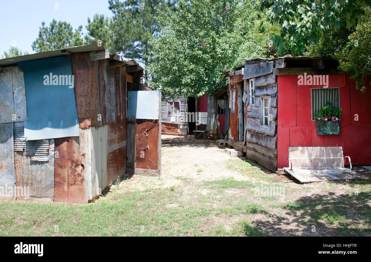 Ad Americus, Georgia, il Global Village & Discovery Center di Habitat for Humanity ricrea le baraccopoli mondiali per sensibilizzare sulla povertà e sugli alloggi. Foto Stock