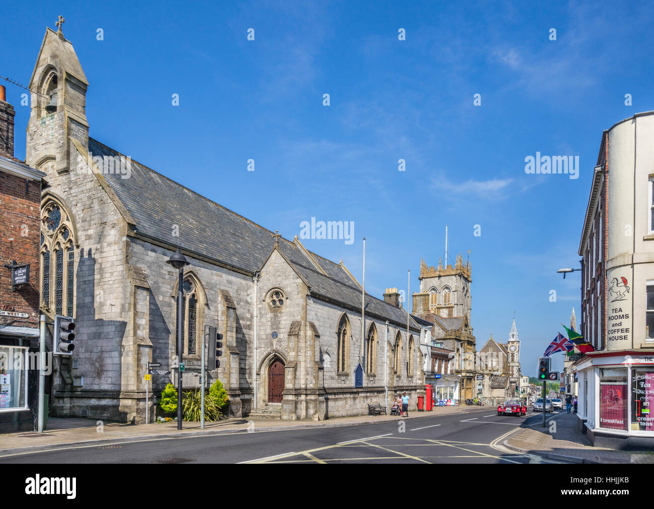 Gran Bretagna, Dorset, Dorchester, High West Street, vista della Trinità Santa Chiesa Cattolica Foto Stock